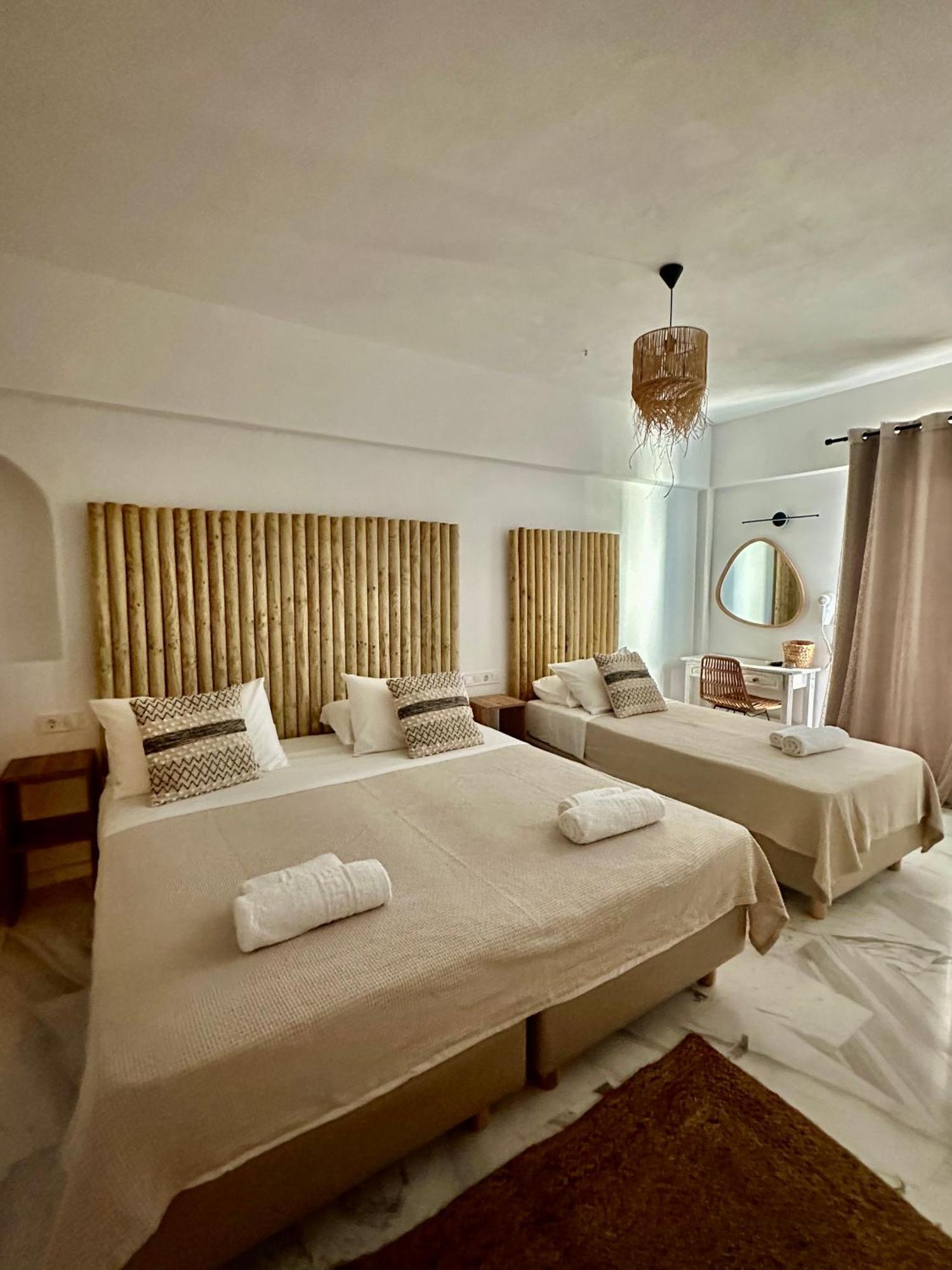 Athina Rooms - Lounge Apartments Parikia  Bagian luar foto
