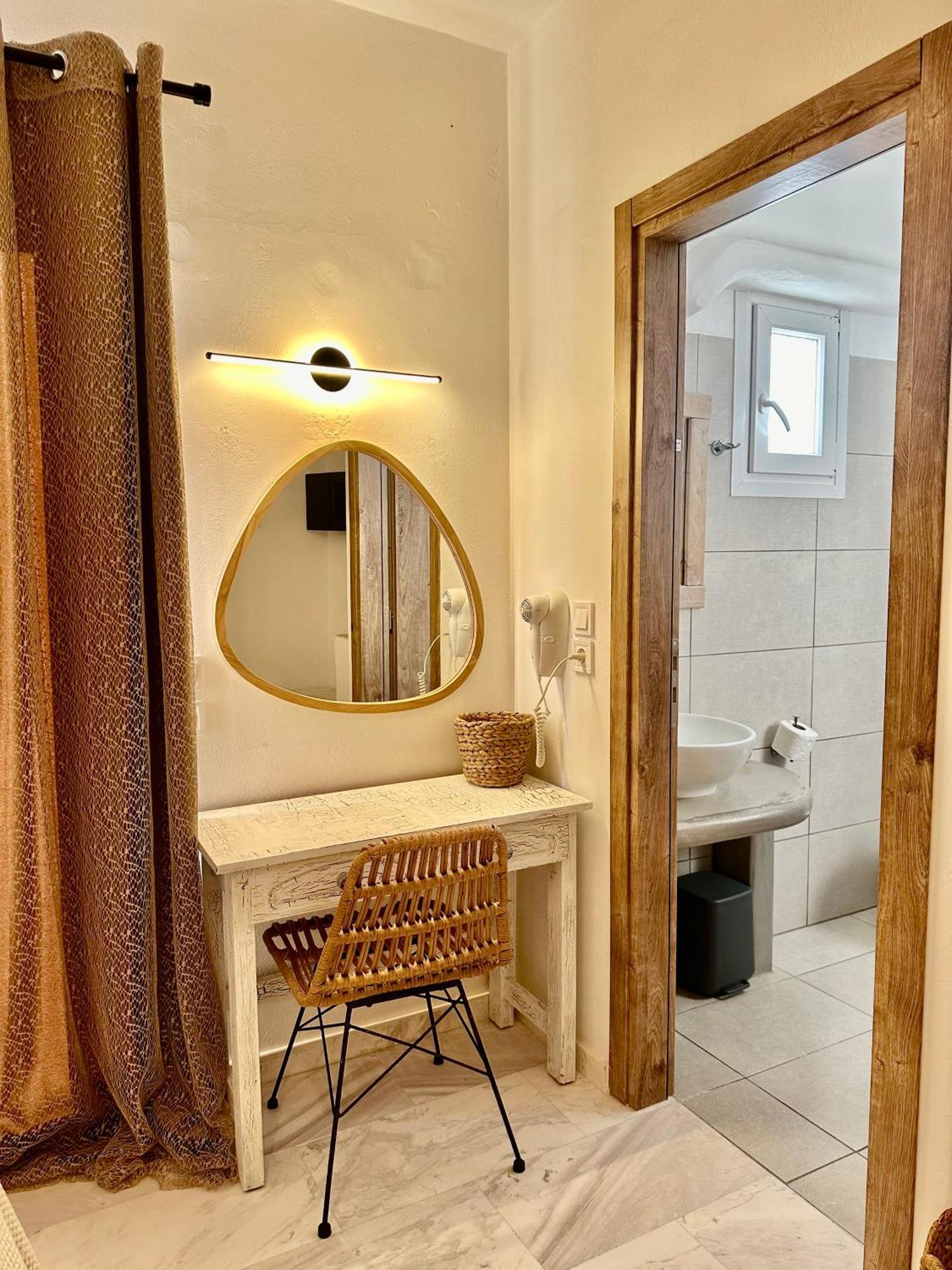 Athina Rooms - Lounge Apartments Parikia  Bagian luar foto