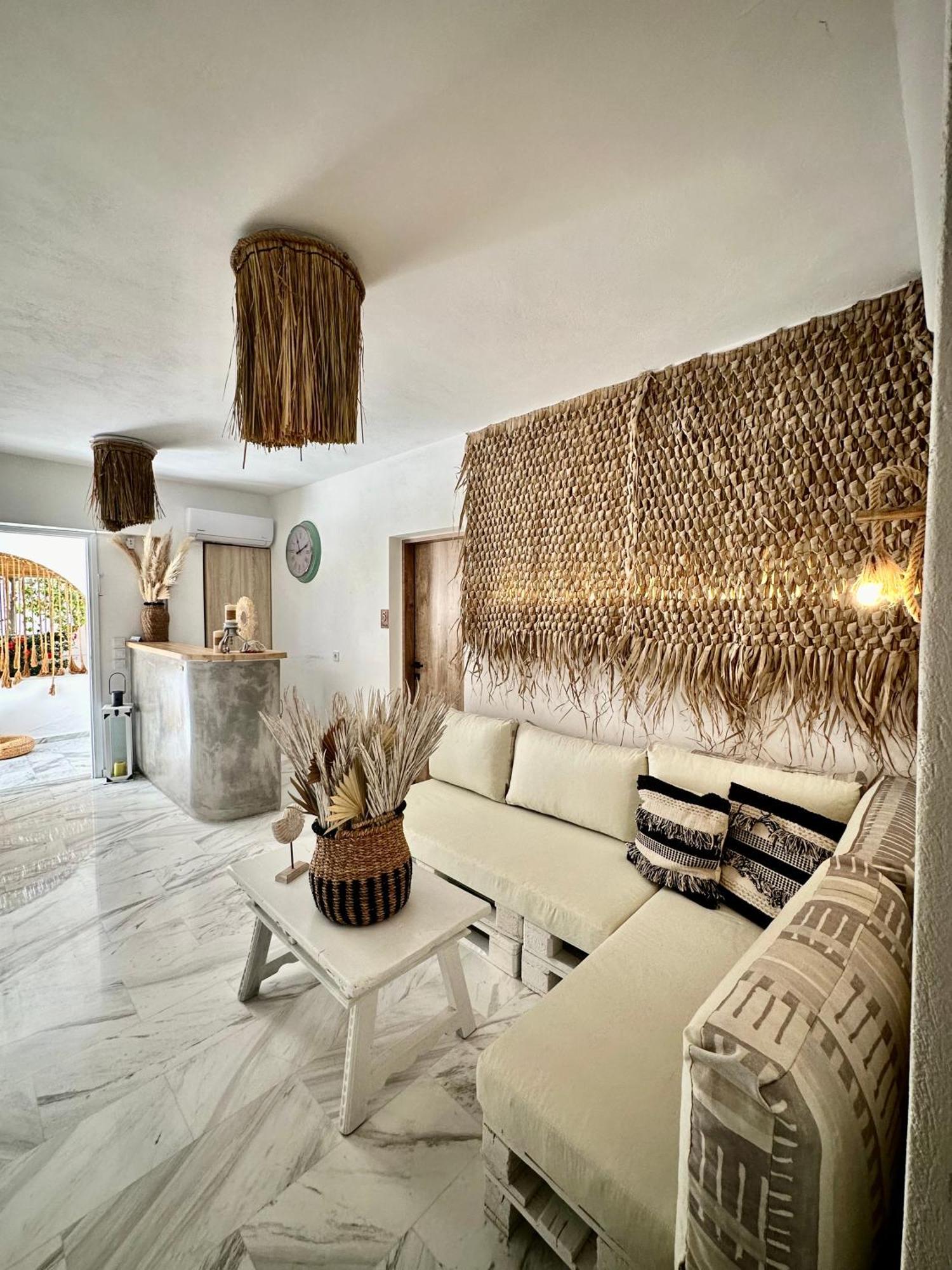 Athina Rooms - Lounge Apartments Parikia  Bagian luar foto