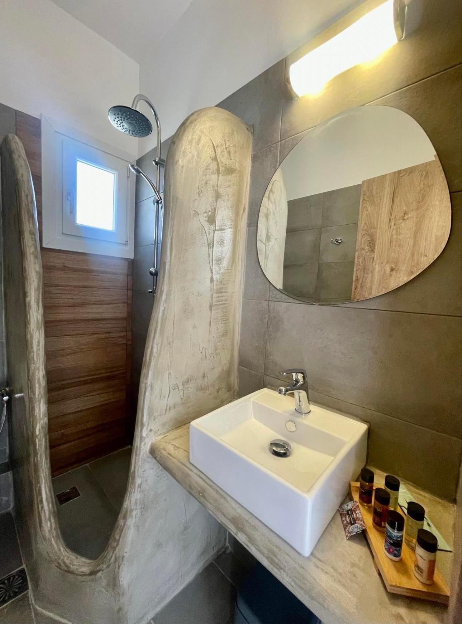 Athina Rooms - Lounge Apartments Parikia  Bagian luar foto