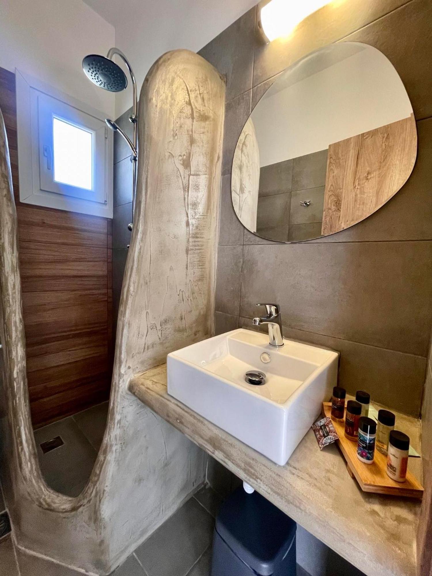 Athina Rooms - Lounge Apartments Parikia  Bagian luar foto