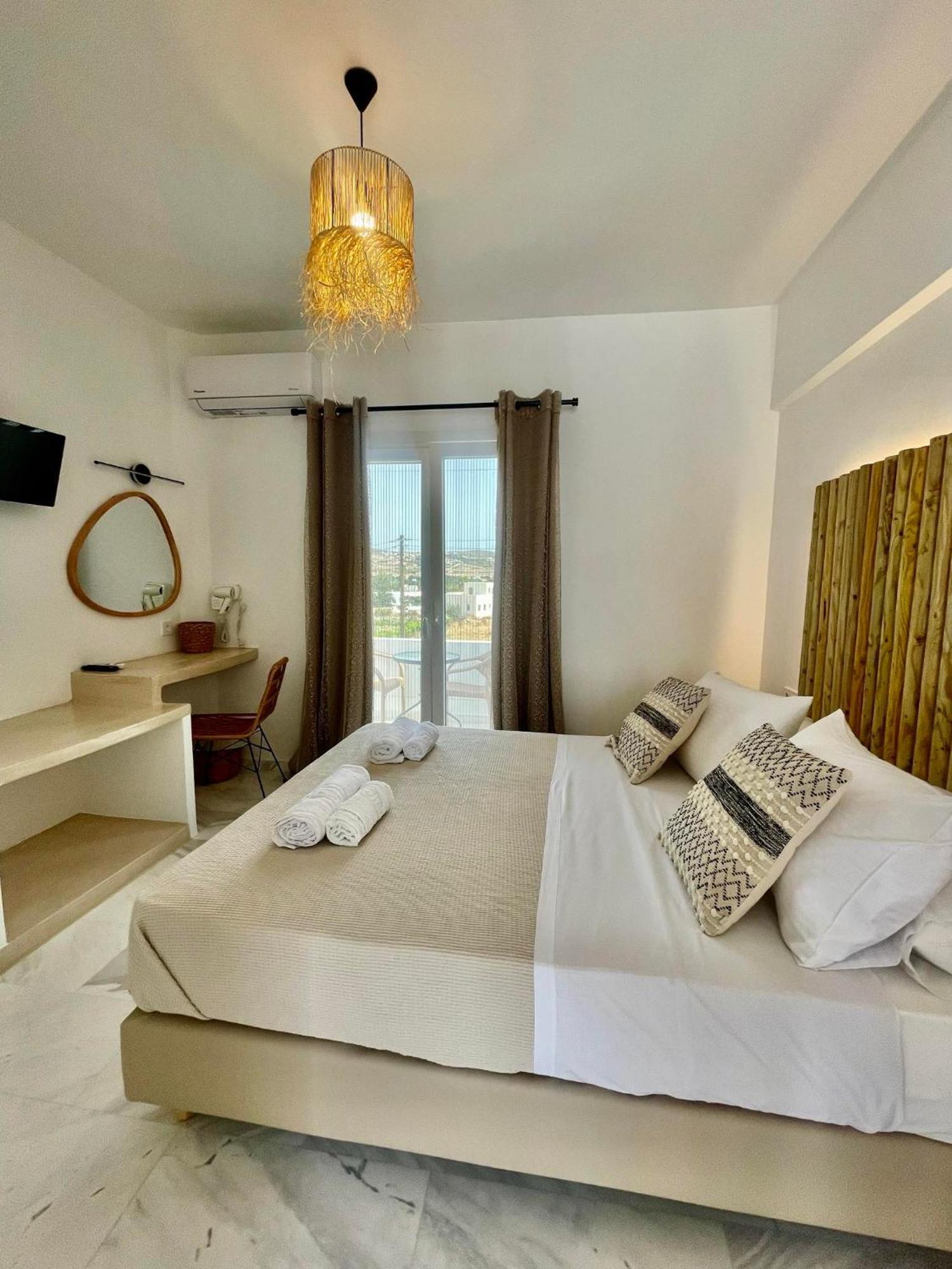 Athina Rooms - Lounge Apartments Parikia  Bagian luar foto